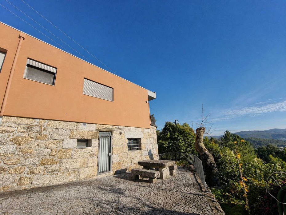 Arrenda-se T1 com Vista Panorâmica sobre o Vale do Ave | Guimarães – 550 €