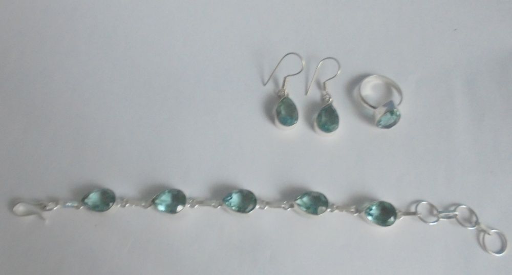 Conjunto prateado em quartzo