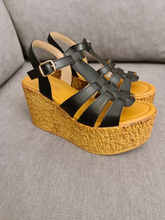 Sandálias de cunha pretas