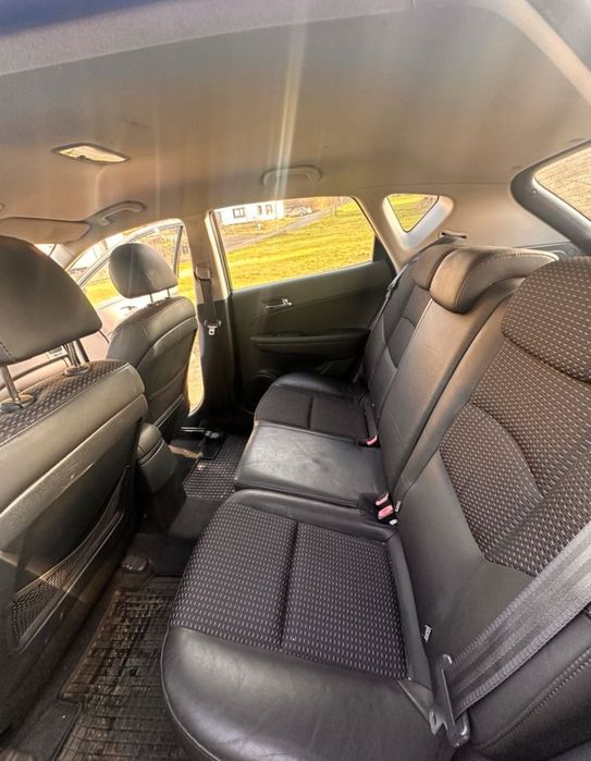 części karoseri mechaniczne Hyundai i30 1.4 , 1.6 Crd  Srebrny biały