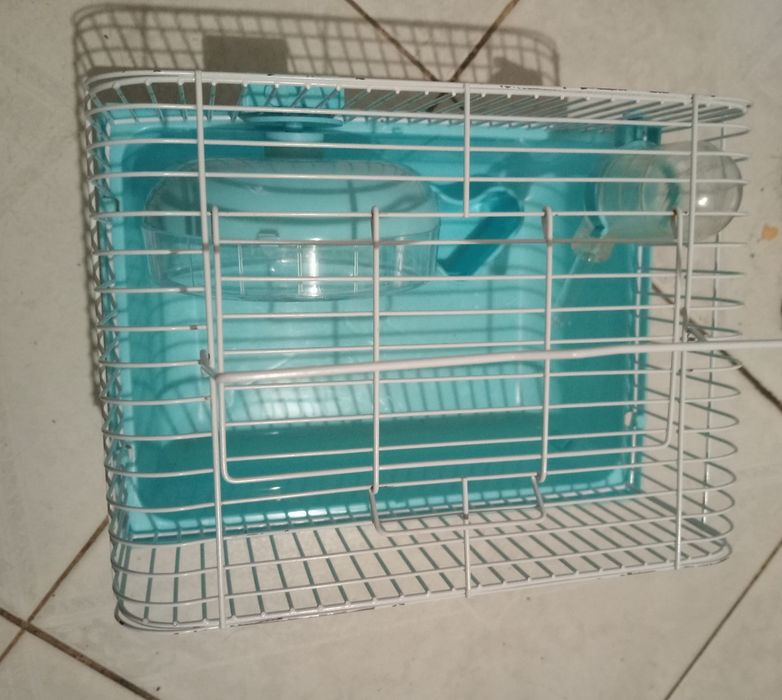 Gaiola peq com roda biberon e comedouro