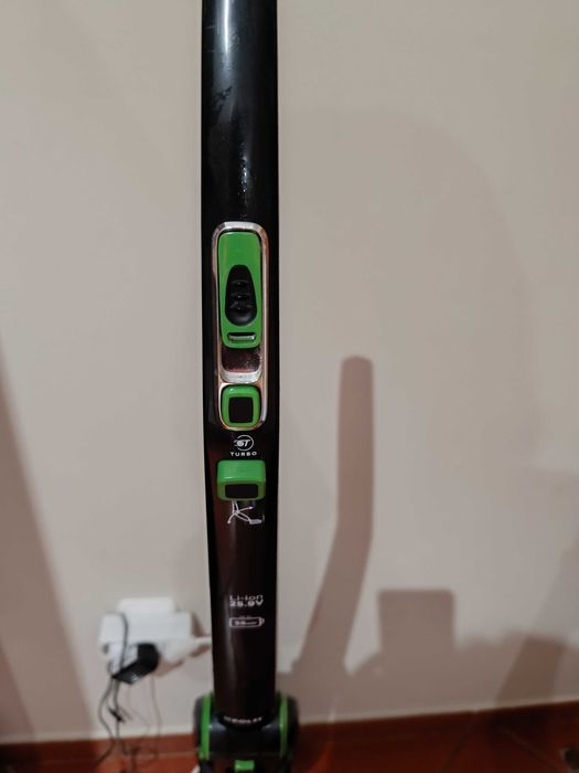 Vendo aspirador vertical POLTI Forzaspira (Usado com pouco uso)