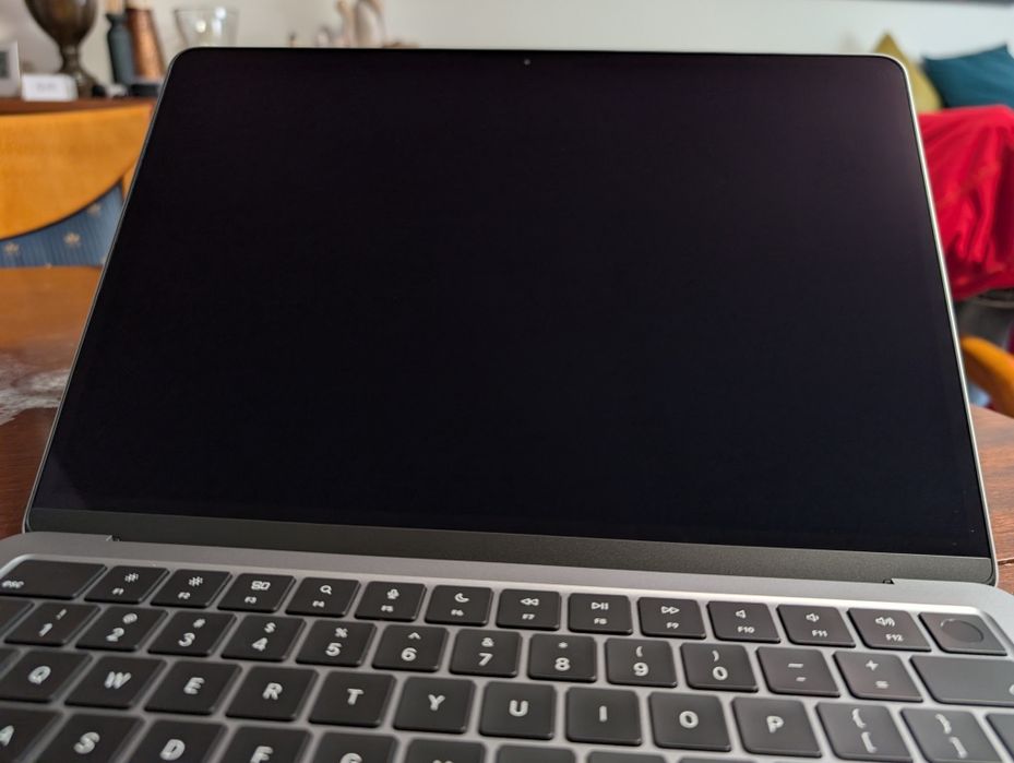 MacBook Air M2 8/256 GB jak nowy!