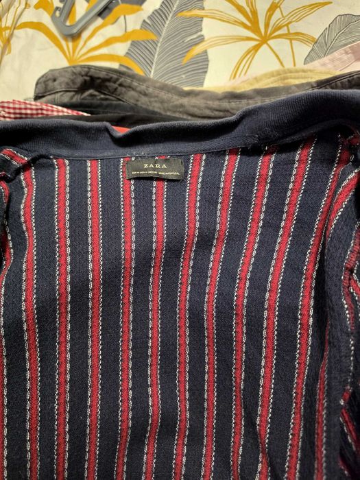 Várias camisas em bom estado S e M e calças também