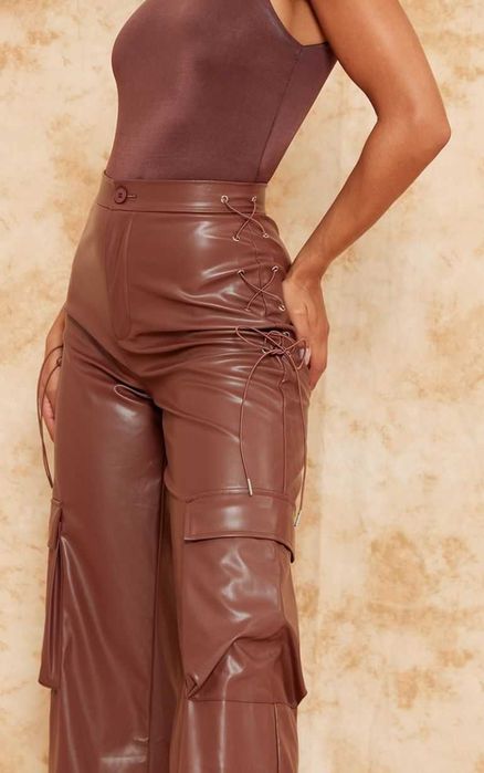 Шоколадні шкіряні штани карго на шнурівці