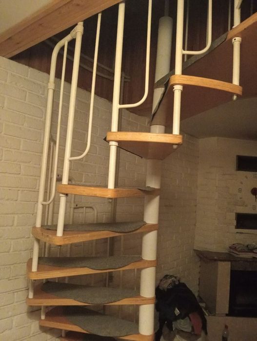 Schody kręcone prawie nowe