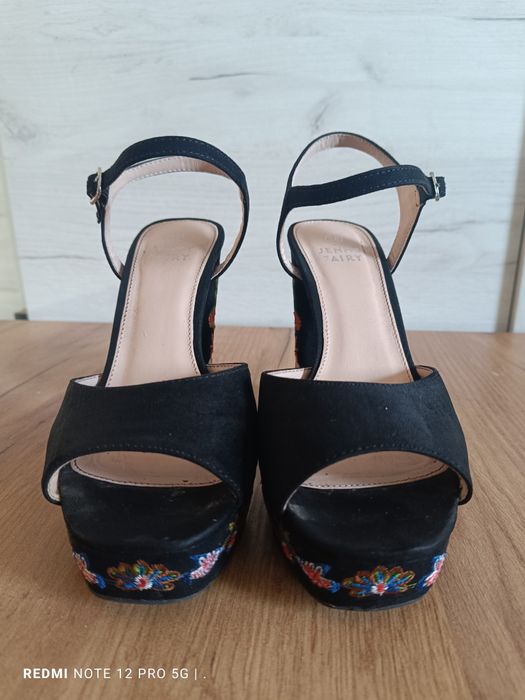 Buty damskie na grubym obcasie