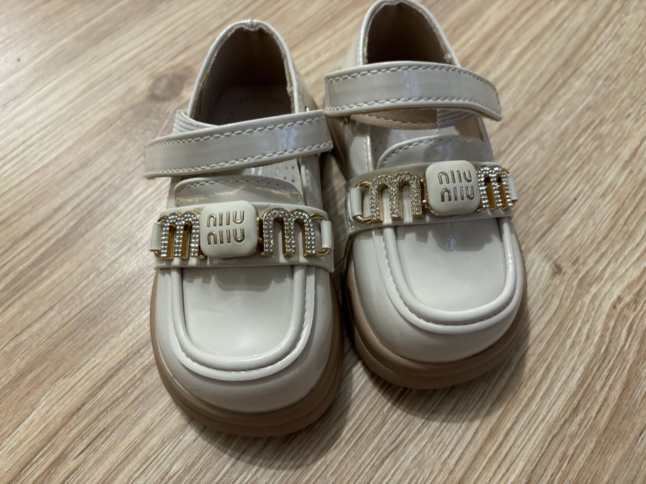 Туфлі дитячі лакові на липучках !!!