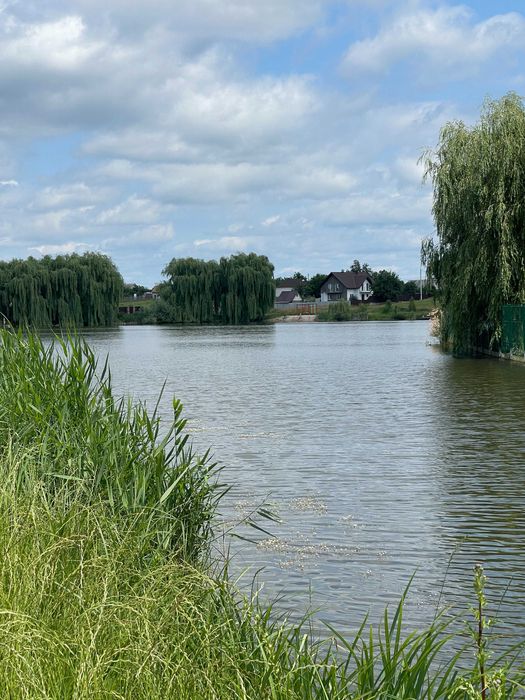 Продам Ділянку 20 соток з Видом на Озеро в Мальовничому Місці.