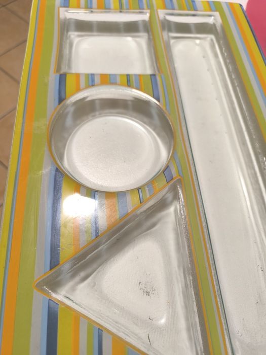 Tabuleiro de vidro para petiscos