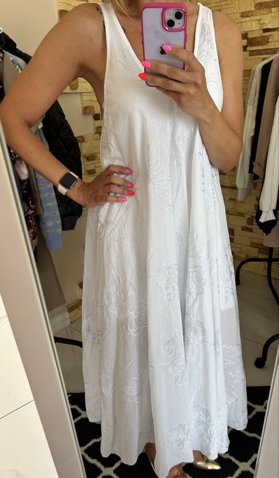 Sukienka z haftem i nabłyszczaną nicią