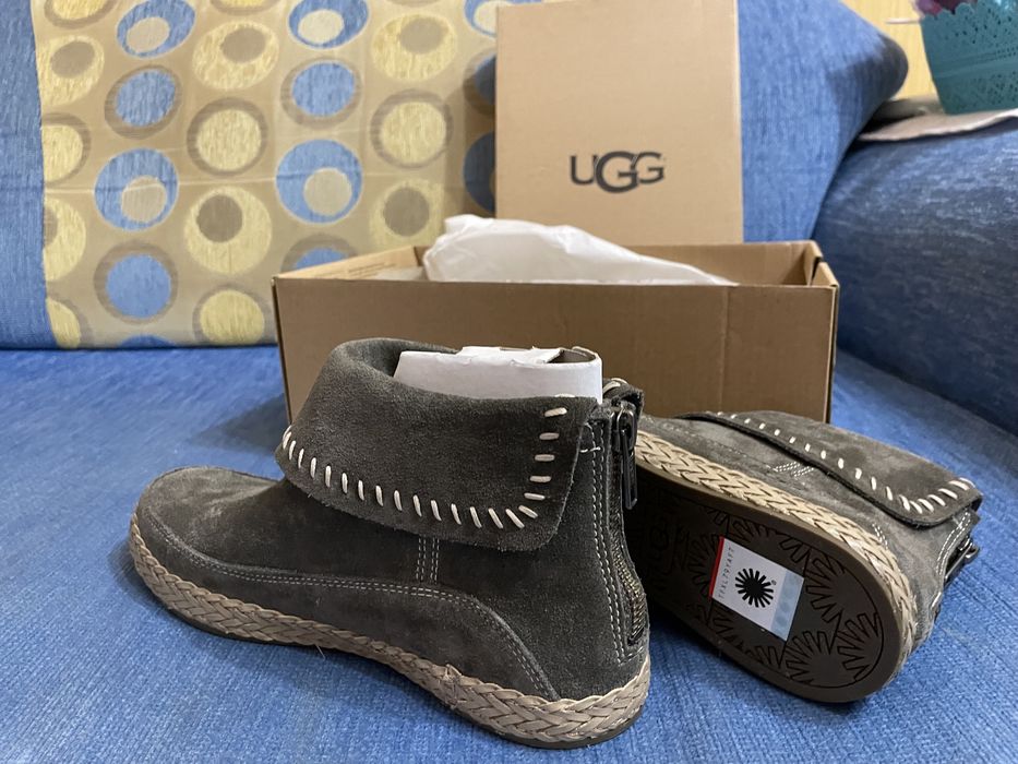 Демісезонні черевики UGG