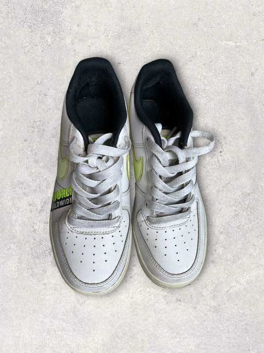 Buty Nike białe worldwide air force neonowy swoosh streetwear basic