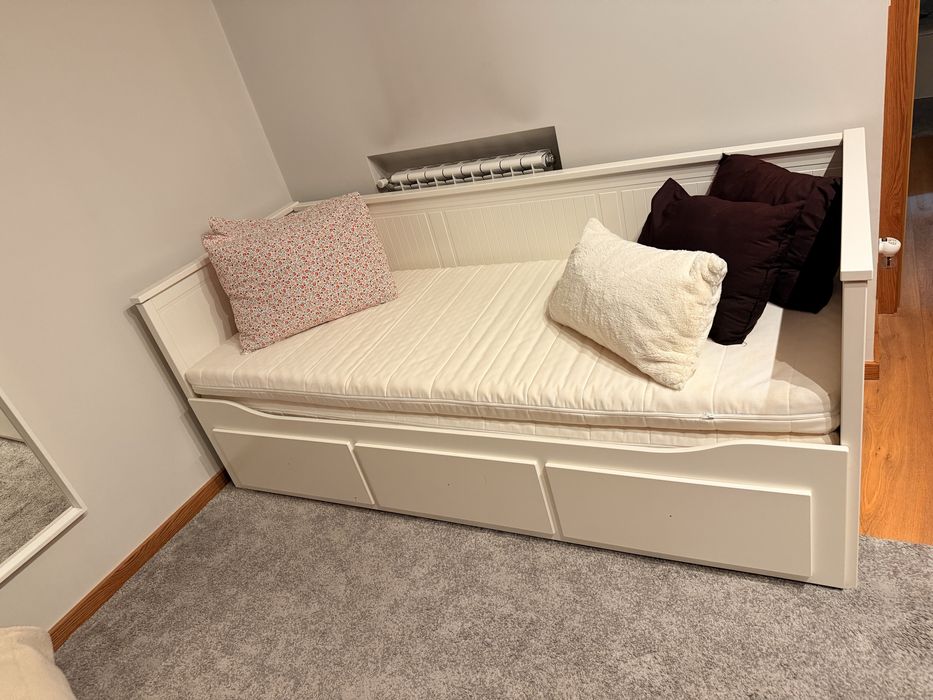Cama Ikea (serve como sofa)