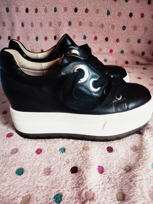 Продам обувь новую