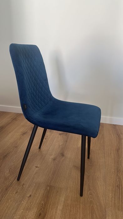Mesa de jantar c/ respetivas cadeiras