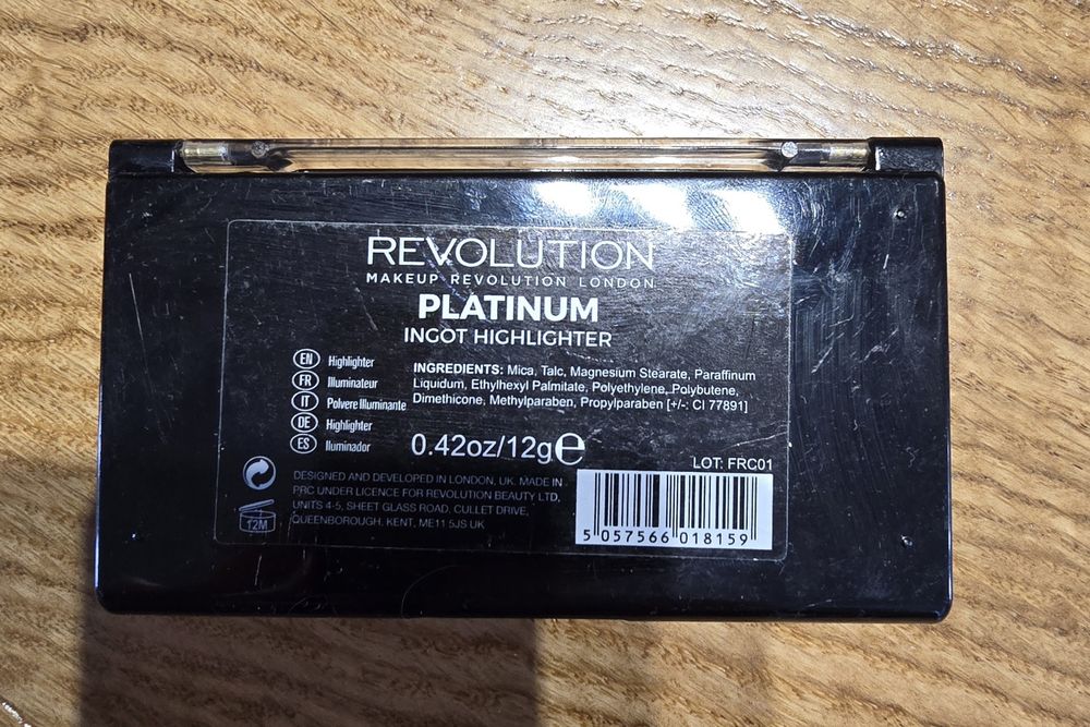 Rozświetlacz REVOLUTION kolor platinum