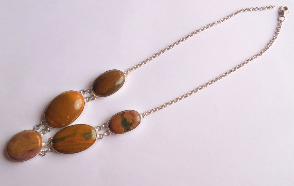 Colares em prata e jaspe