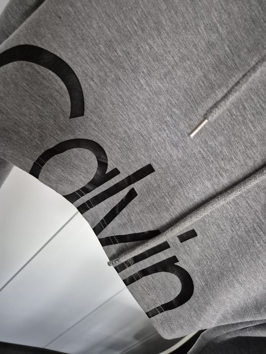 Krótka bluza z kapturem Calvin Klein cienka szara M 38