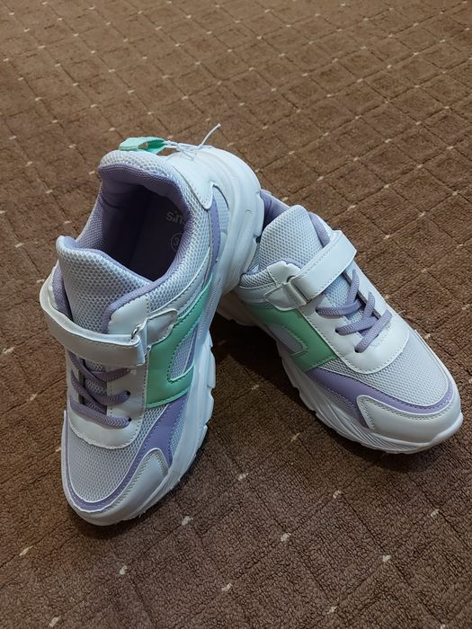 Кросівки Sinsay,