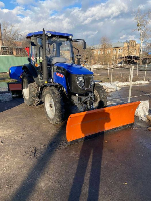 Оренда трактора зі щіткою та відвалом