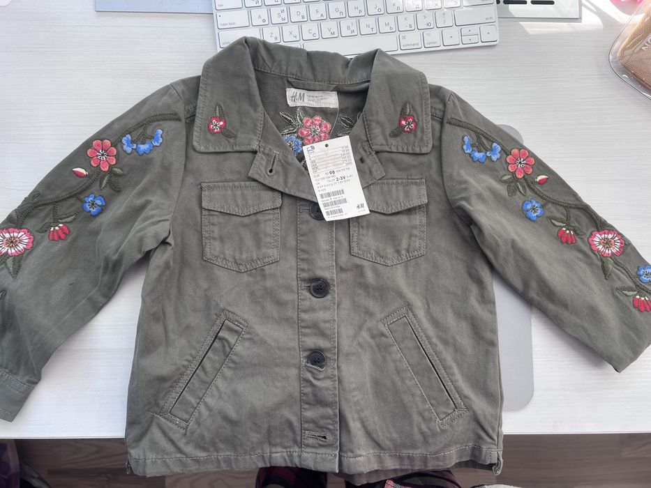 Вітровка на дівчинку з вишивкою H&M 98см 2-3роки