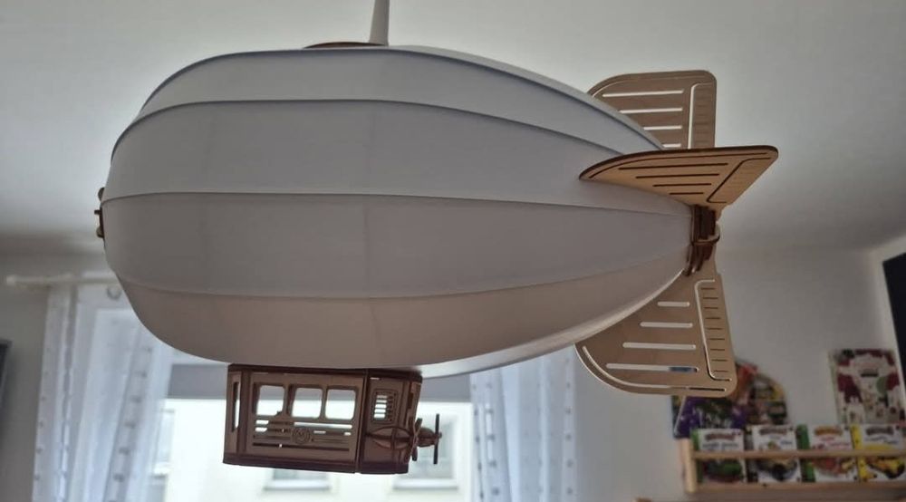 Lampa sufitowa sterowiec