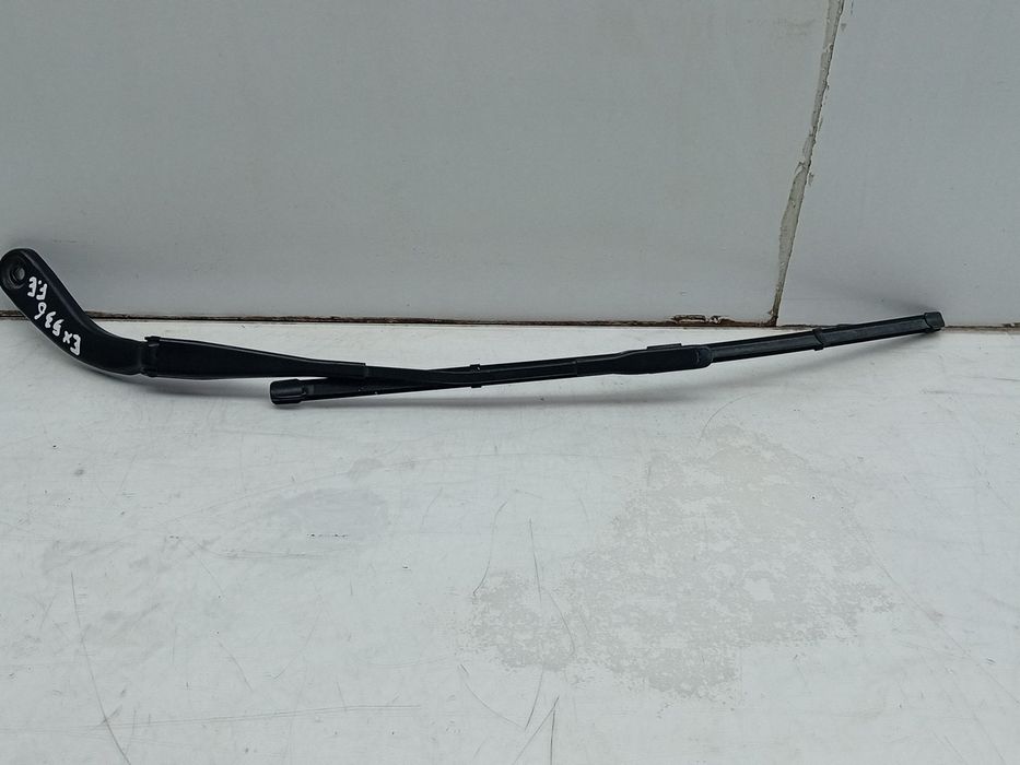 Haste / braço de escova limpa vidros frente esquerda BMW 3 (F30, F80)