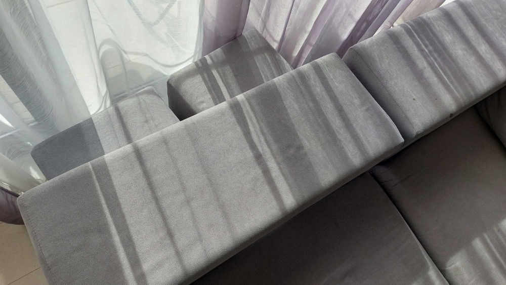 Sofá chaise-long cinza