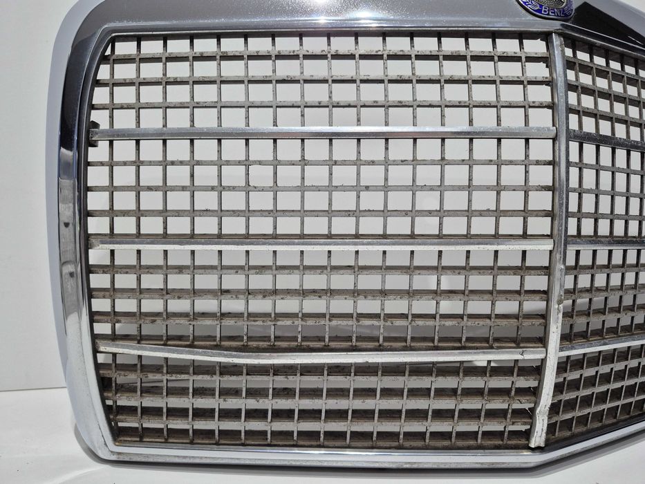 Mercedes W114/W115, 67-72 Grill atrapa chłodnicy zderzaka oryginalna
