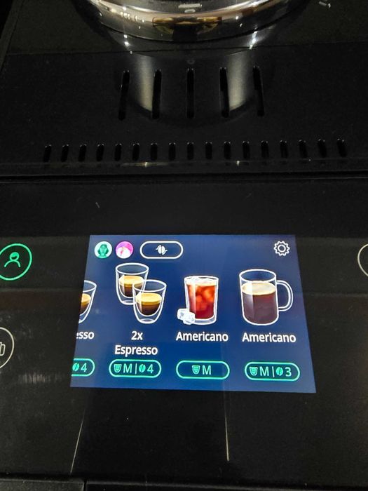 Máquina de café delonghi rivelia