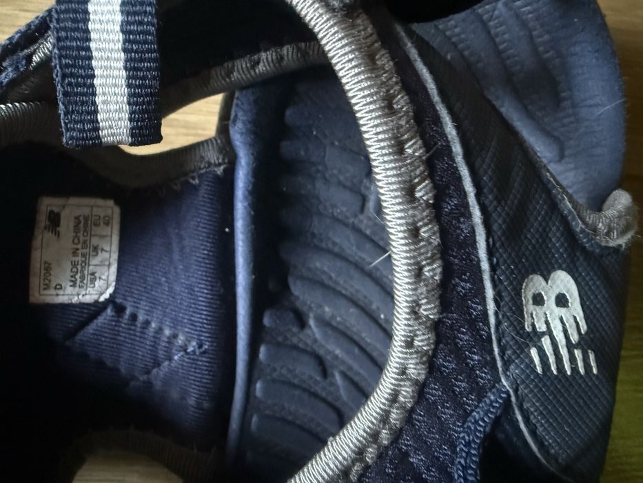 New Balance Sandały 40