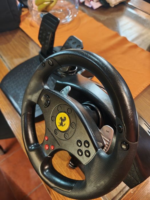 Thrustmaster Ferrari GT Experience Roue + Pedais PC PS3 com mudanças no volante
