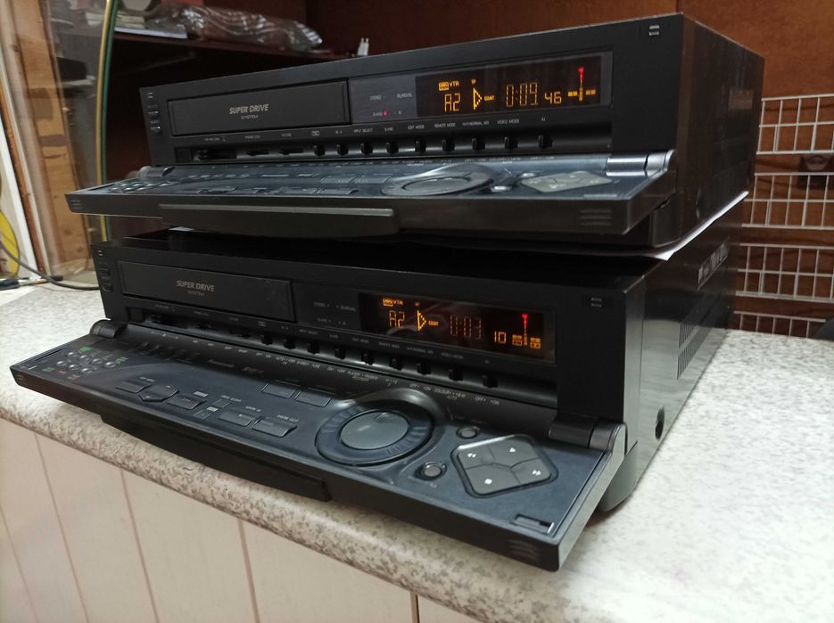 Видеомагнитофон Panasonic NV-HS1000