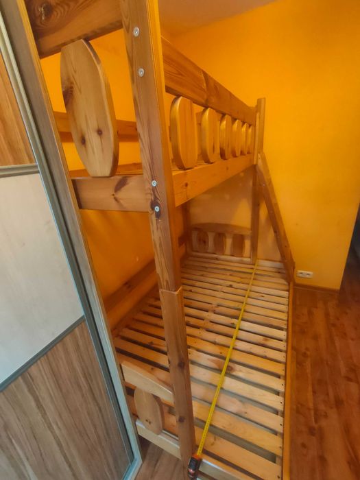 Łóżko piętrowe trzyosobowe