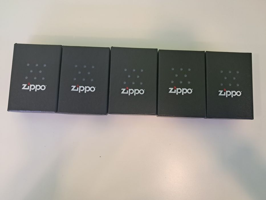 Zippo -- isqueiros a gasolina colecionáveis  -- 25€ Unid.