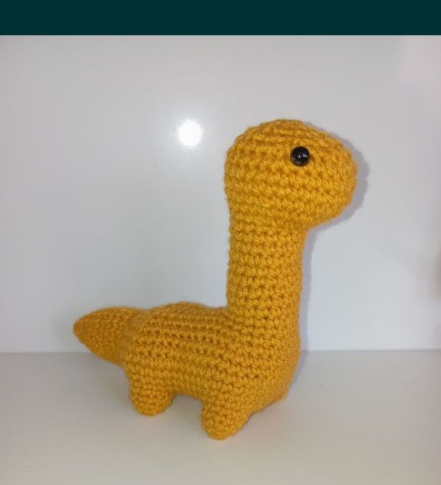 Dino dinozaur na szydełku z długą szyją pluszak maskotka