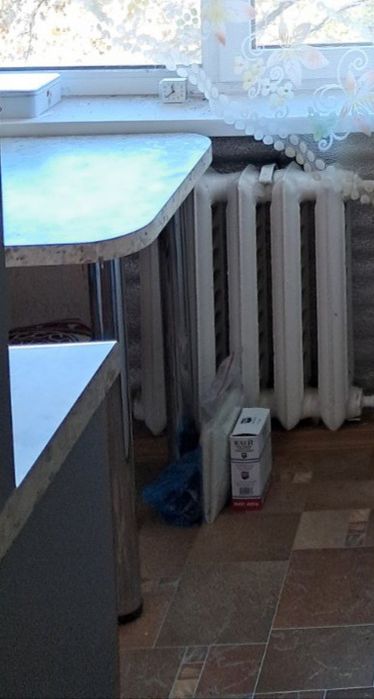 Стол кухонный +3 стула