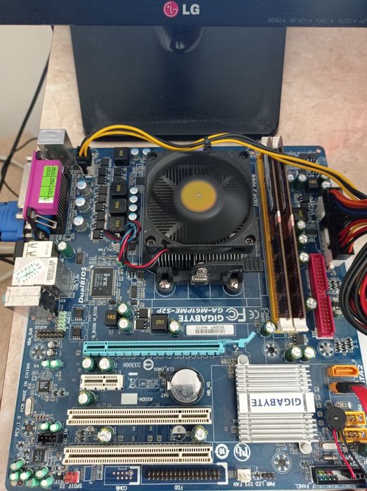 Матиринська плата Gigabyte