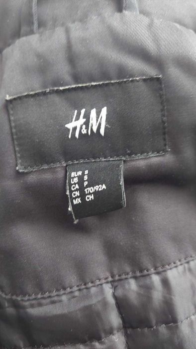 Elegancka czarna kurtka-bomberka ze stójką H&M