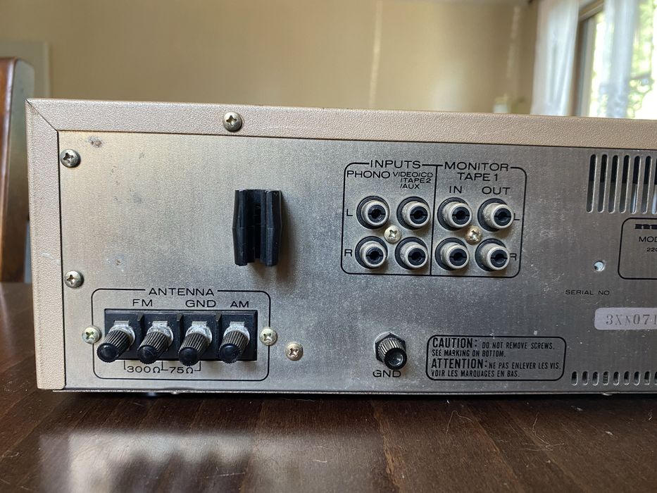 Amplituner Marantz SR220L