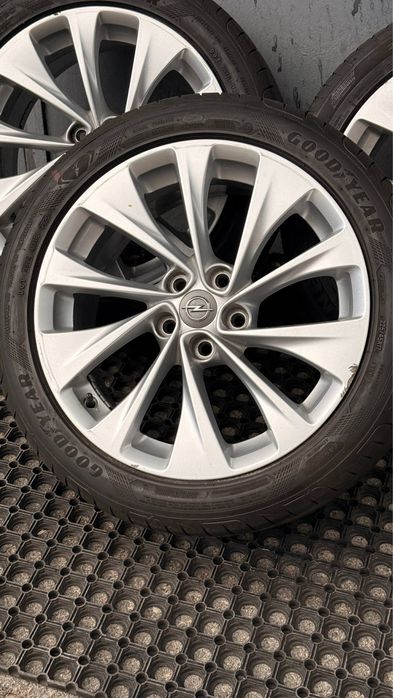 Диски оригінал R17 5/105 з шинами 225/45/17 Goodyear