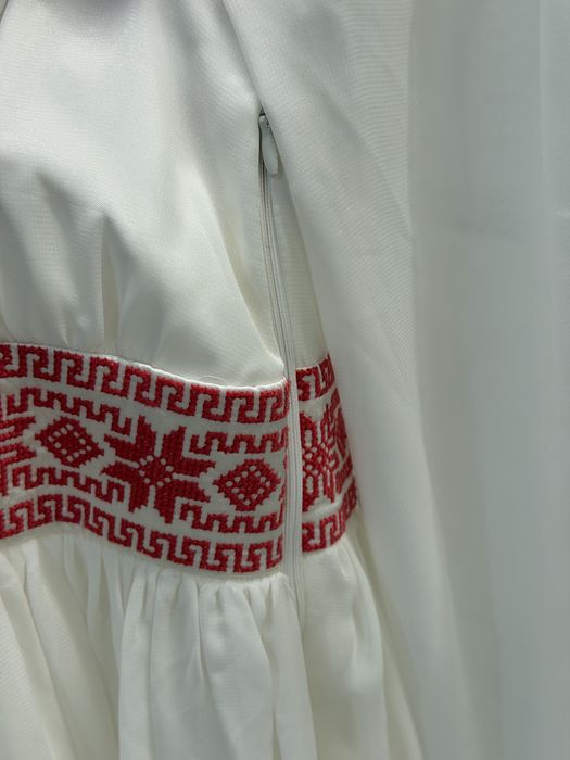 Шифонова максі сукня з вишивкою