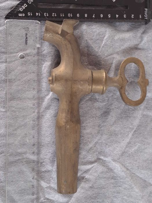 Torneiras Antigas de Bronze