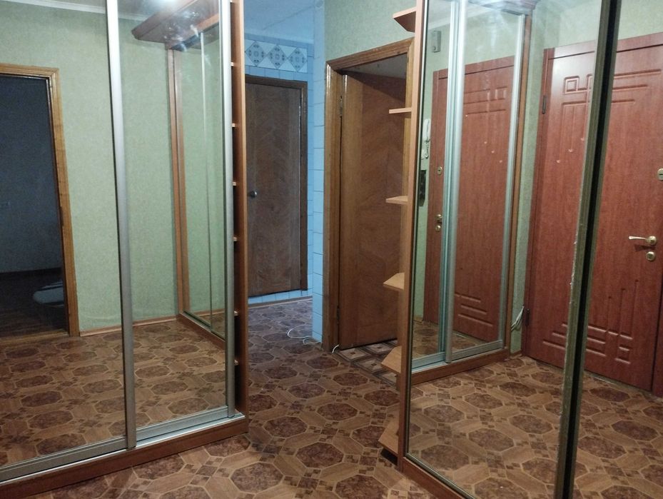 Метро Холодная Гора продам 2- к. квартиру.