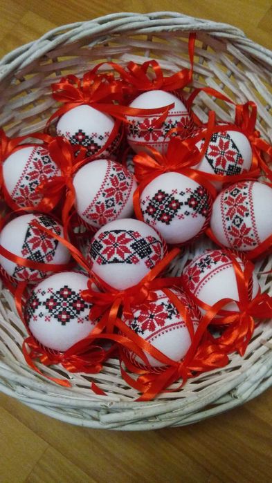 Новорічні кульки вишиті. Ручна робота