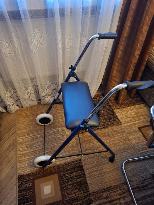 Balkonik z siedziskiem