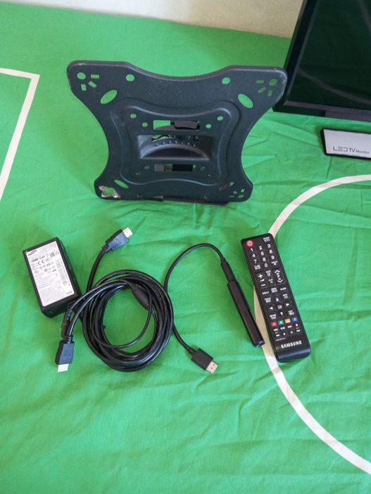 Televisão com controle original
