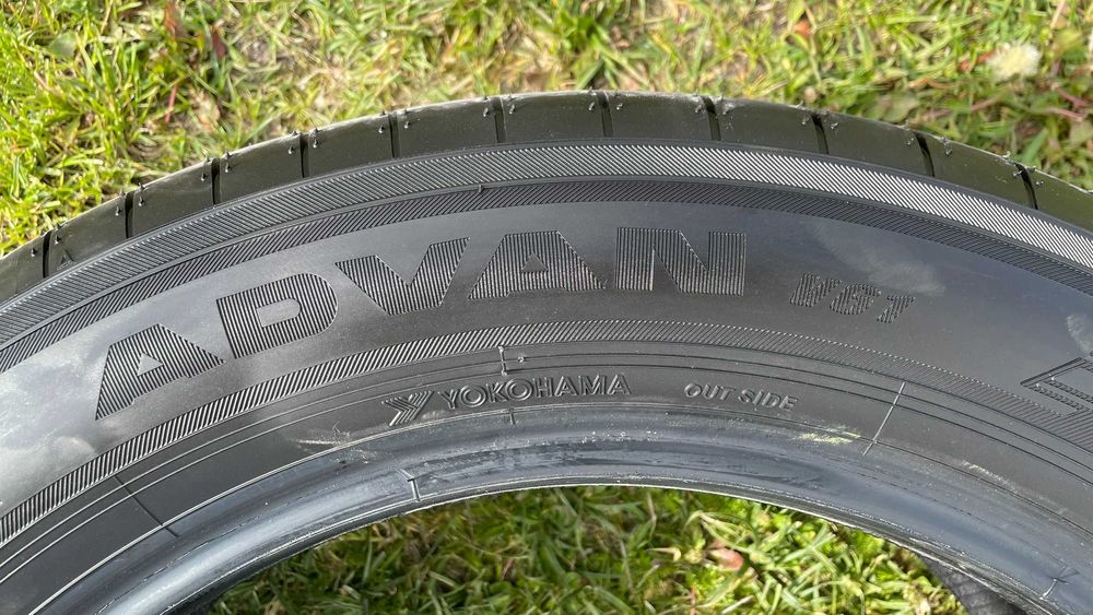 Yokohama Advan V61 225/55 R18 98 H, przebieg 10 km, rok 2025