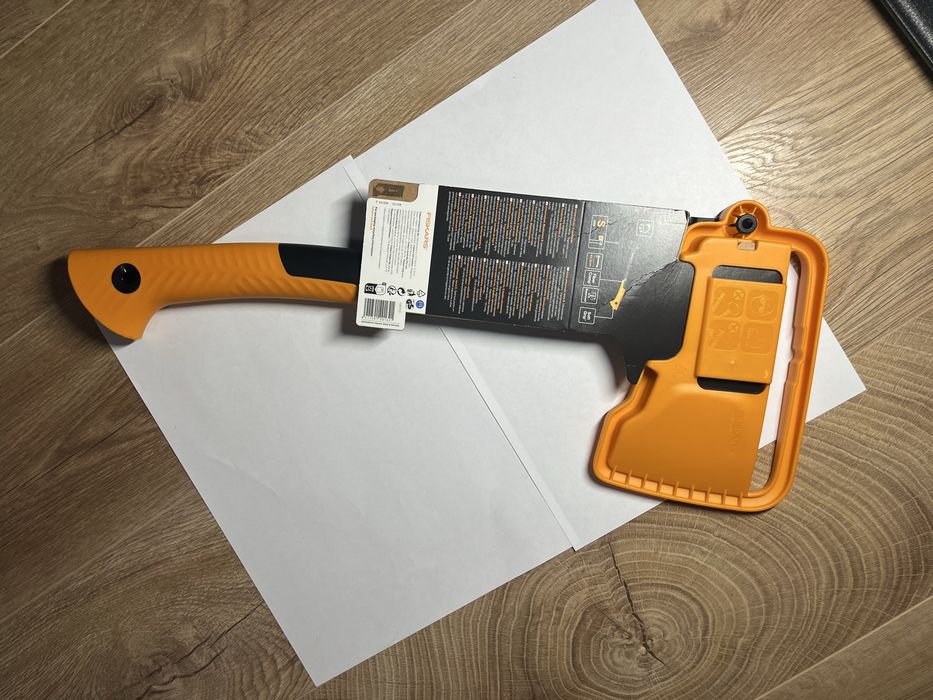 Сокира-колун Fiskars X18